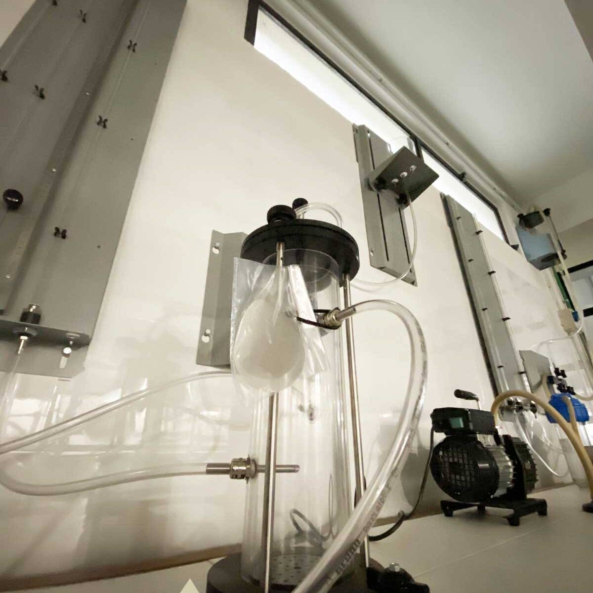 Permeametro sedimenti argille Laboratorio analisi Ecosistemi Piacenza scaled 1600 uai INSTALLAZIONE PERMEAMETRI A CARICO FISSO E A CARICO VARIABILE ECOSISTEMI