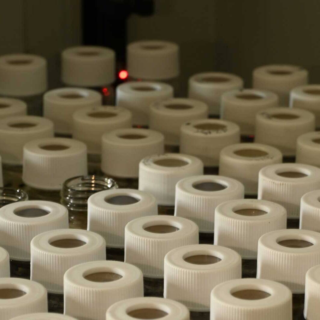 DSC 5488 scaled 1600 uai ACCREDITAMENTO PER LA DETERMINAZIONE DEI COMPOSTI ORGANICI VOLATILI ALOGENATI E AROMATICI IN CAMPIONI DI SUOLO, ACQUE SOTTERRANEE E REFLUE ECOSISTEMI