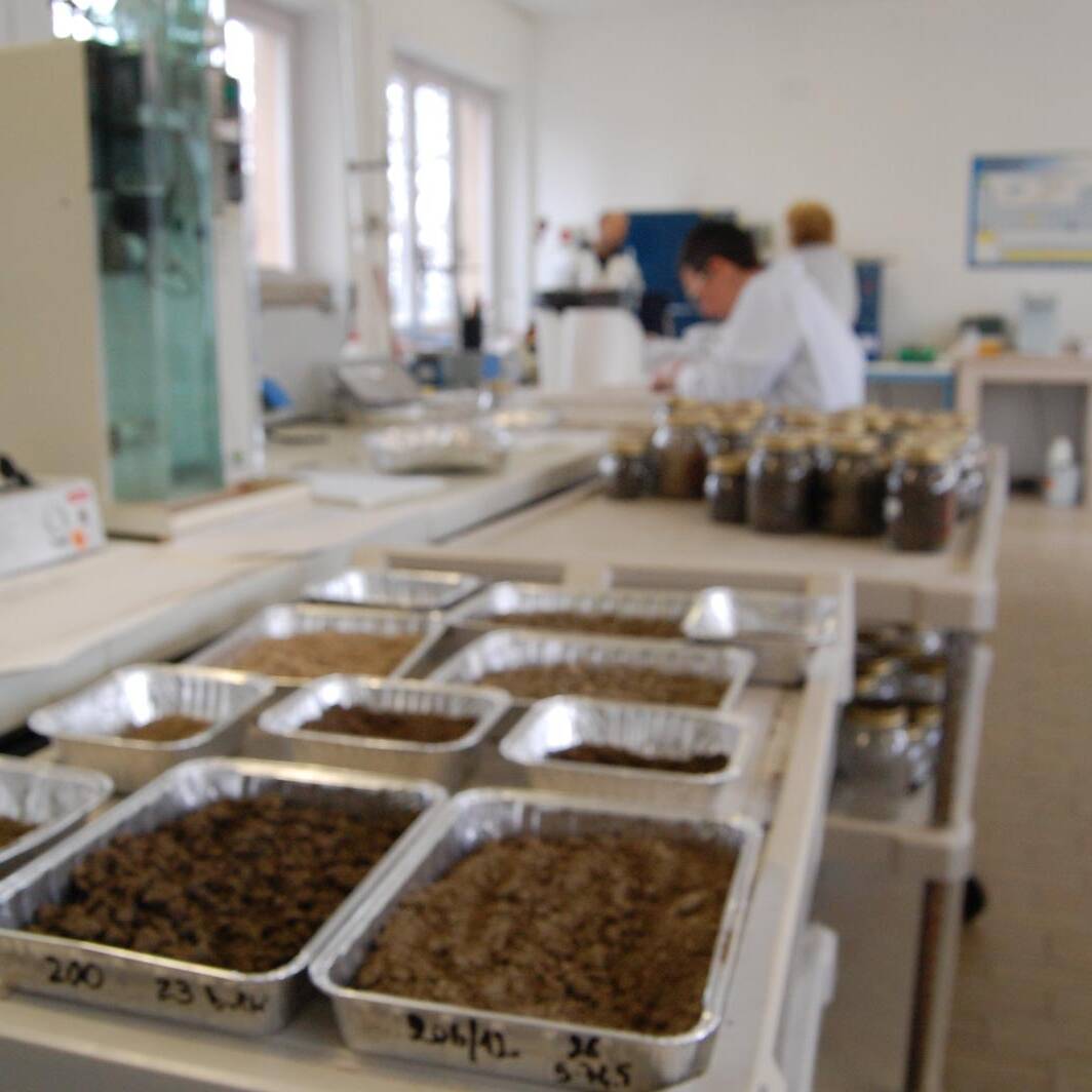 Laboratori analisi suoli Ecosistemi laboratory soil analysis research ربة Земля uai Laboratori-analisi-suoli-Ecosistemi-laboratory-soil-analysis-research--ربة-Земля ECOSISTEMI Finanziamento UE New Life